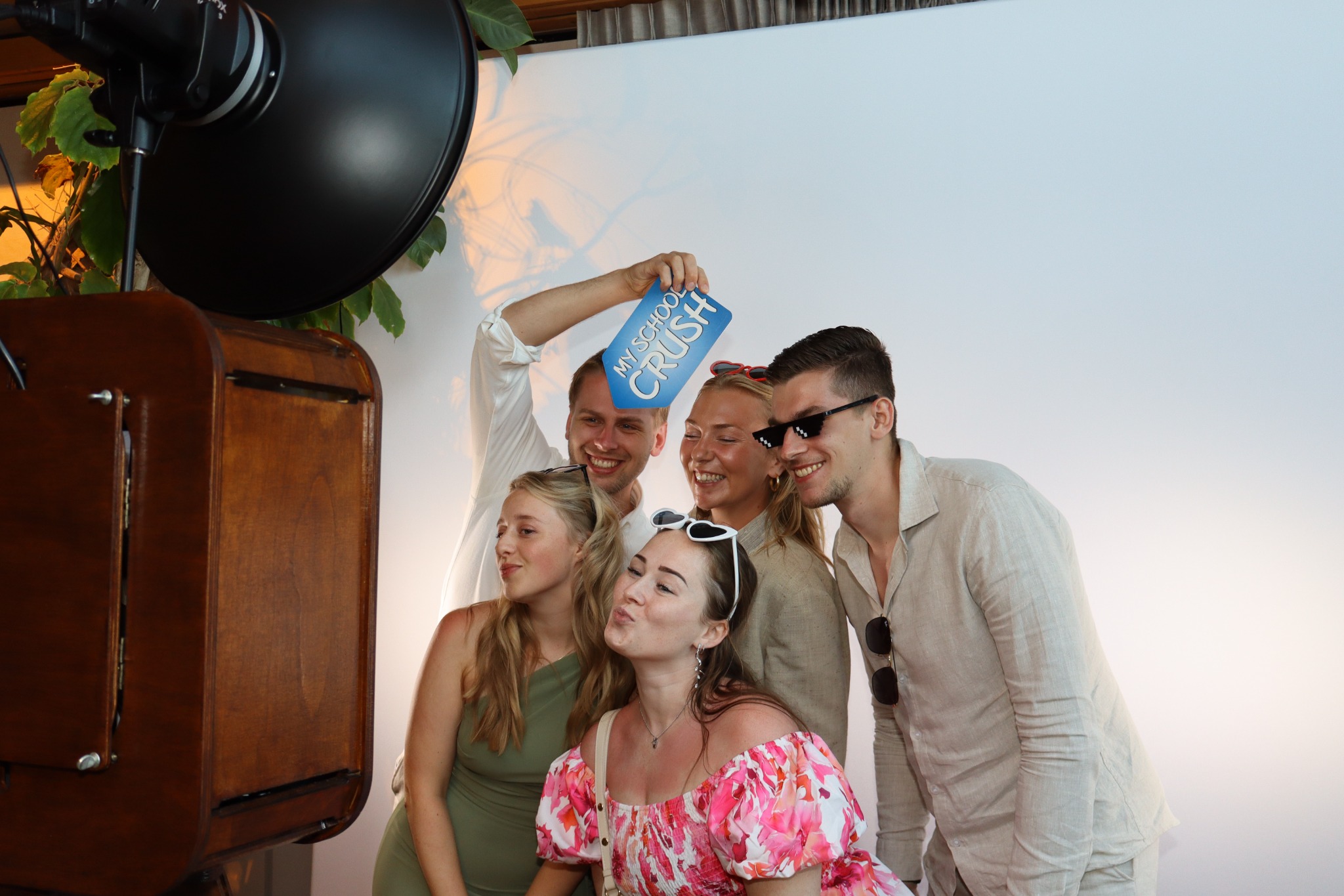 Dreambooth photobooth opstelling met stijlvolle achtergrond